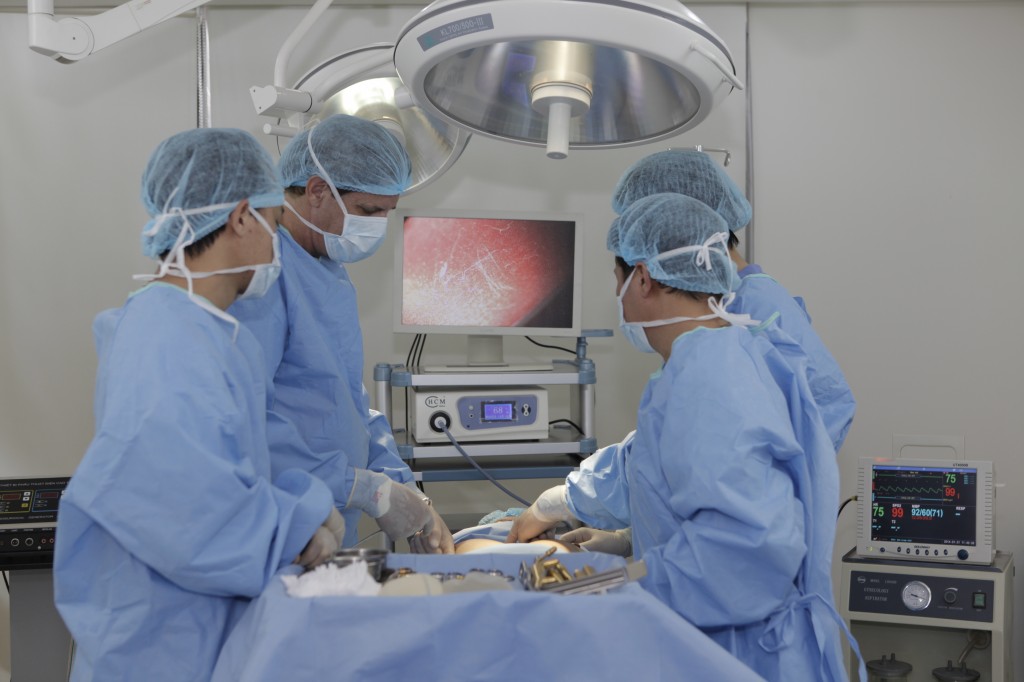 Nâng ngực Y-line áp dụng kỹ thuật nội soi chính xác, an toàn 3